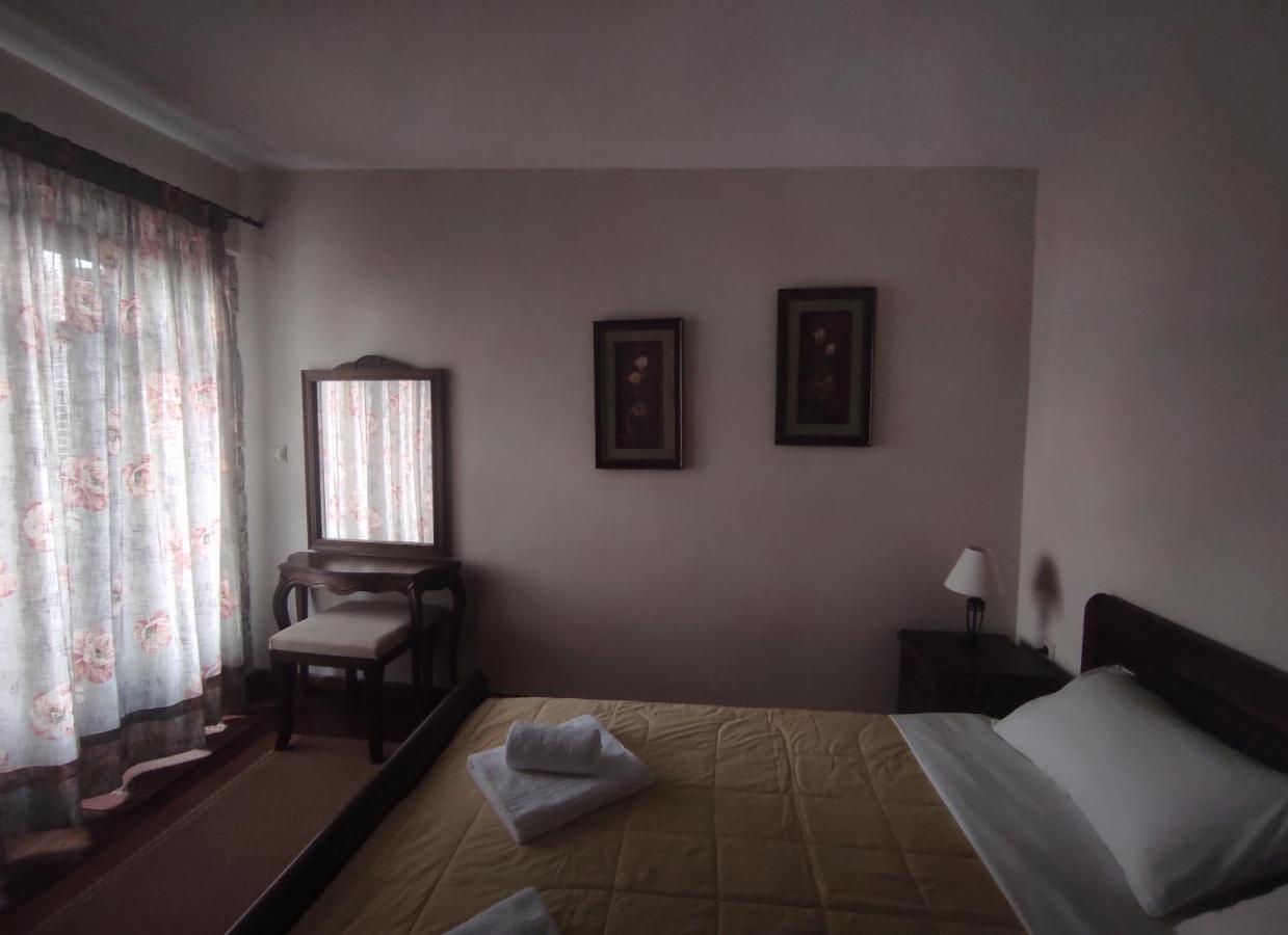 Varvítsa Meterizi Guesthouse מראה חיצוני תמונה