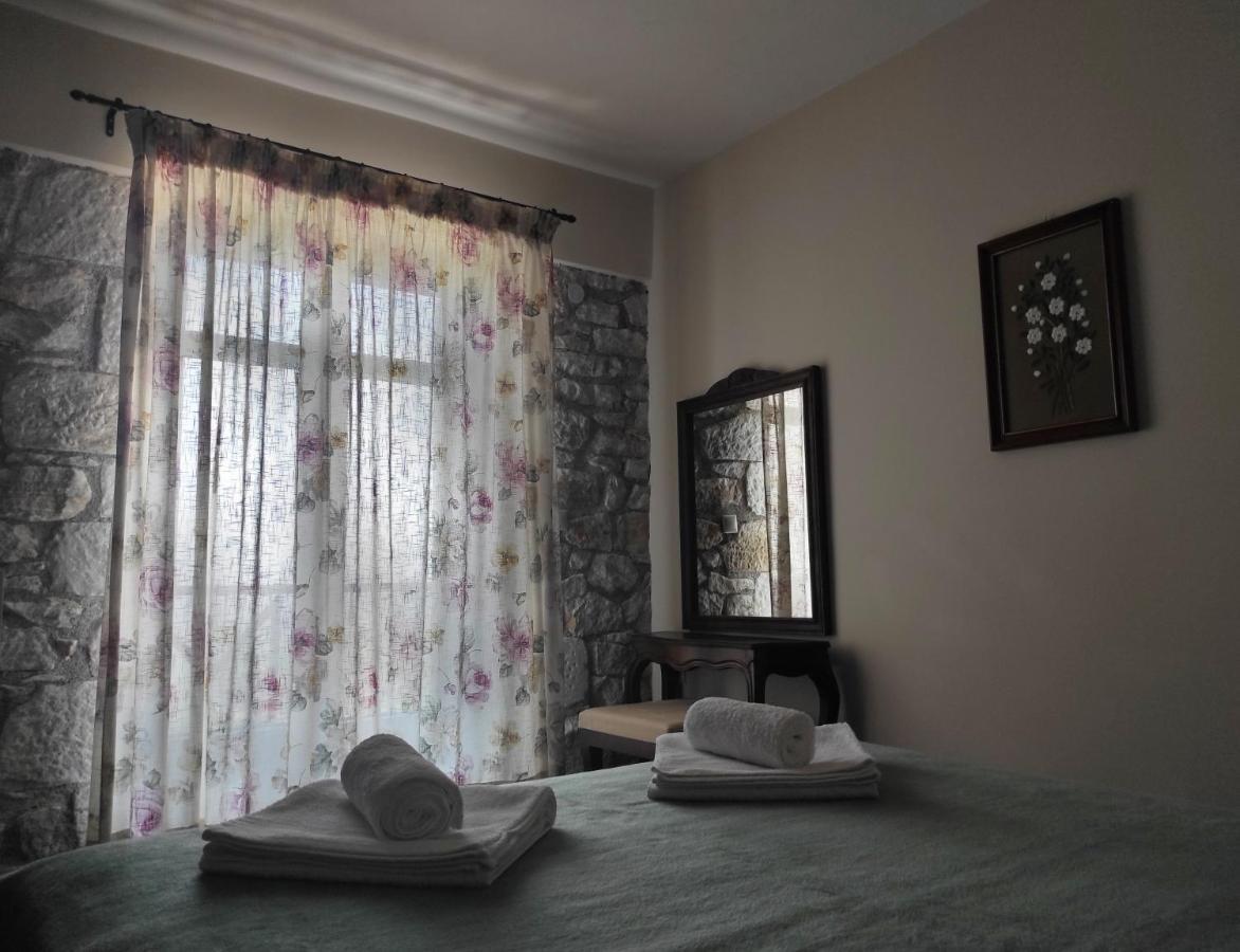 Varvítsa Meterizi Guesthouse מראה חיצוני תמונה